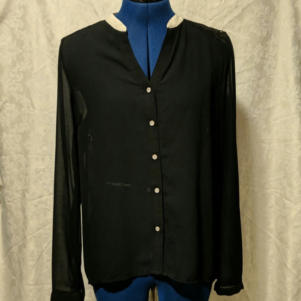 Chloe K long sleeve button up blouse